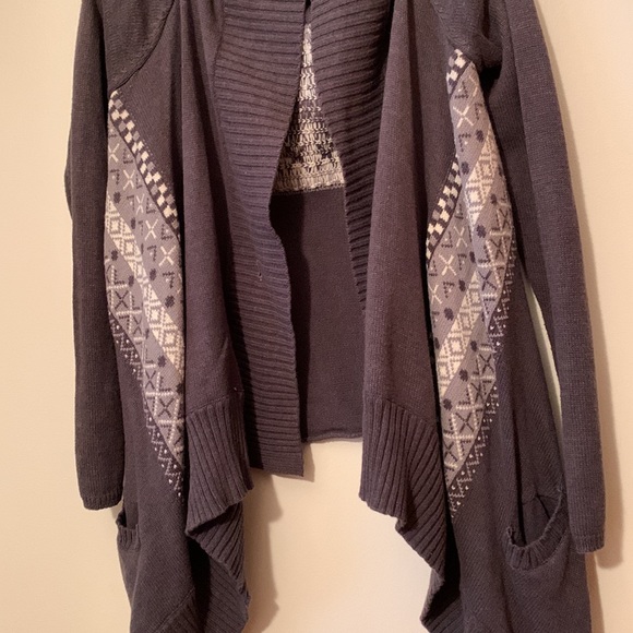 HANG TEN grey handkerchief sweater with design - Picture 2 of 6